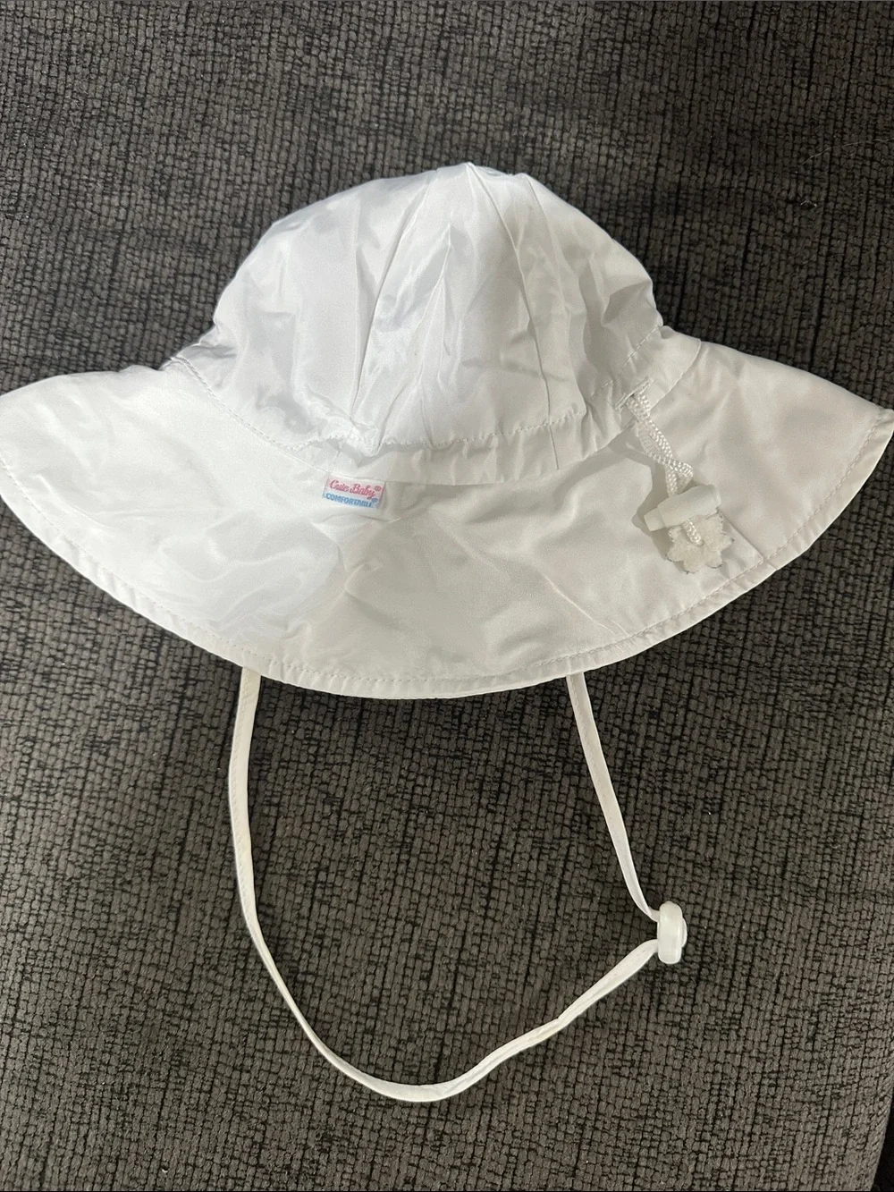 White Wide-Brim Sun Hat with Chin Strap - 44cm UV blocking